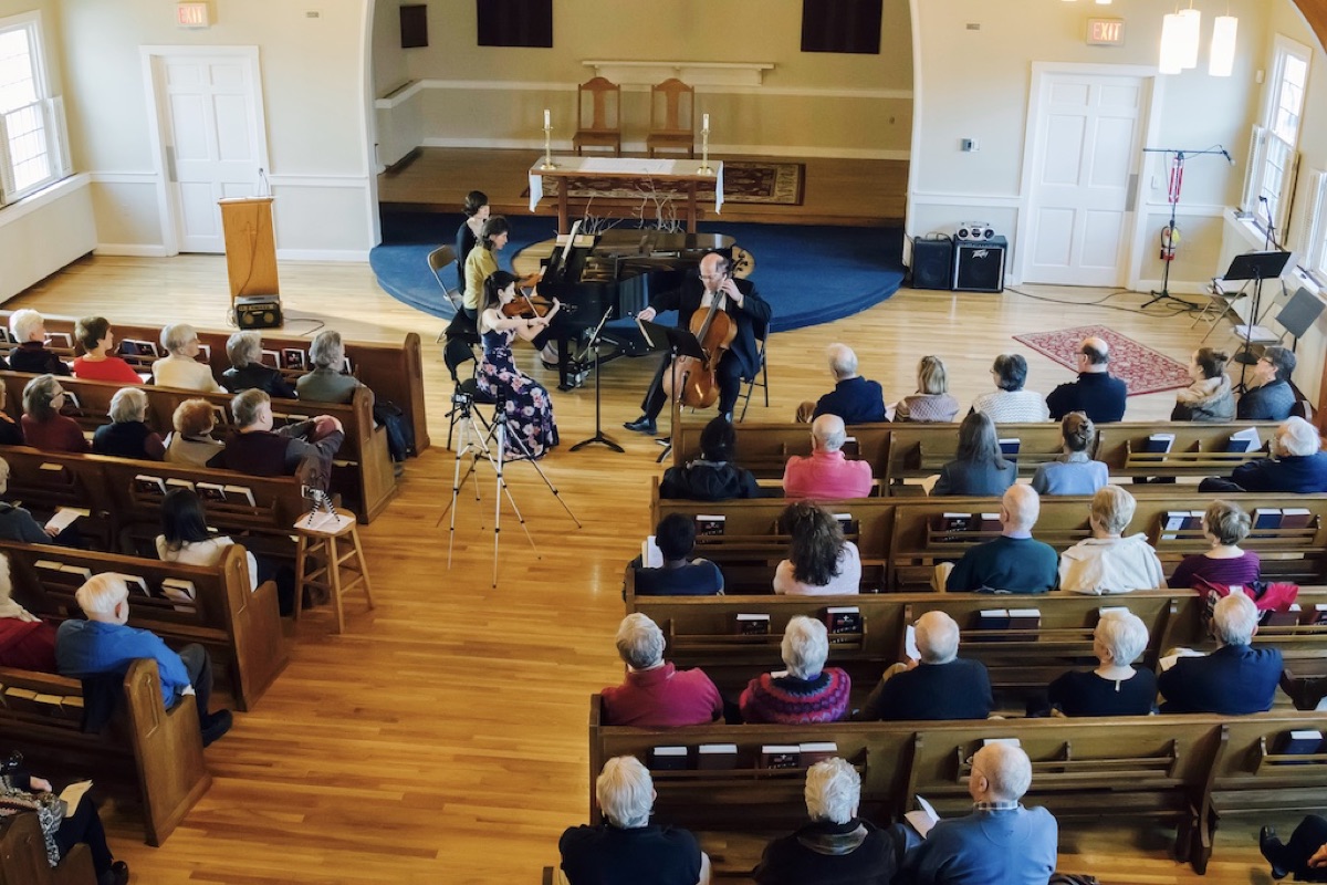 Raluca Dumitrache performing in concert